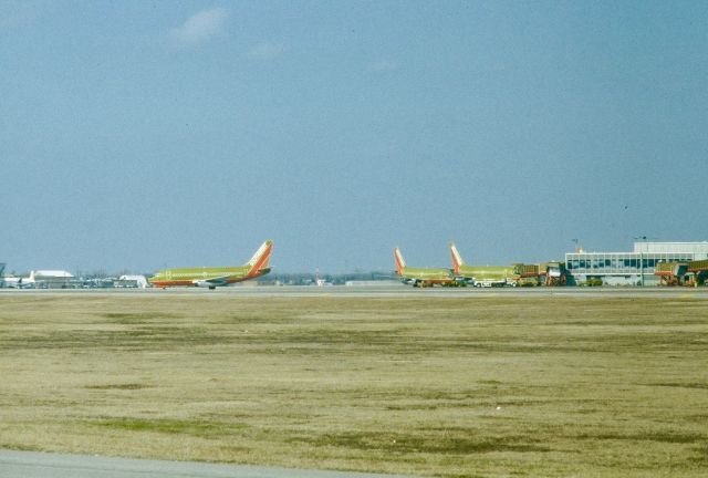 — — - Southwest Ramp KDAL, April 1981