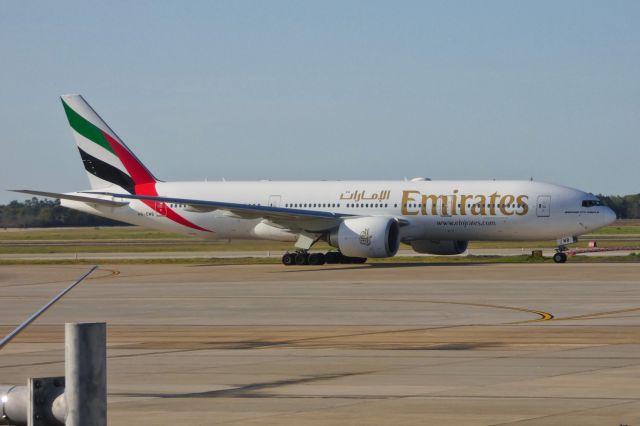 Boeing 777-200 (A6-EWB)