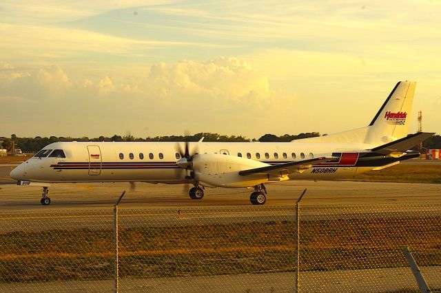 Saab 2000 (N508RH) - Taxiing on N to 25R.