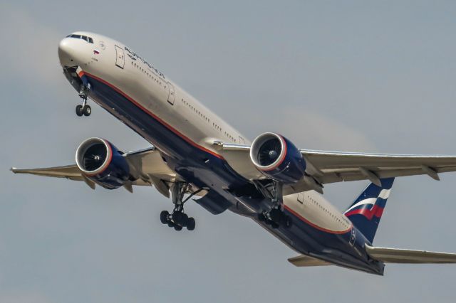 BOEING 777-300ER (VQ-BQD)