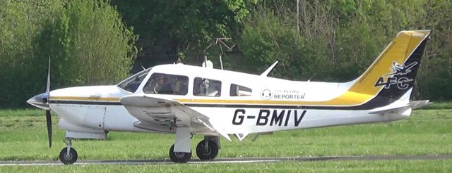 Piper Cherokee Arrow (G-BMIV)