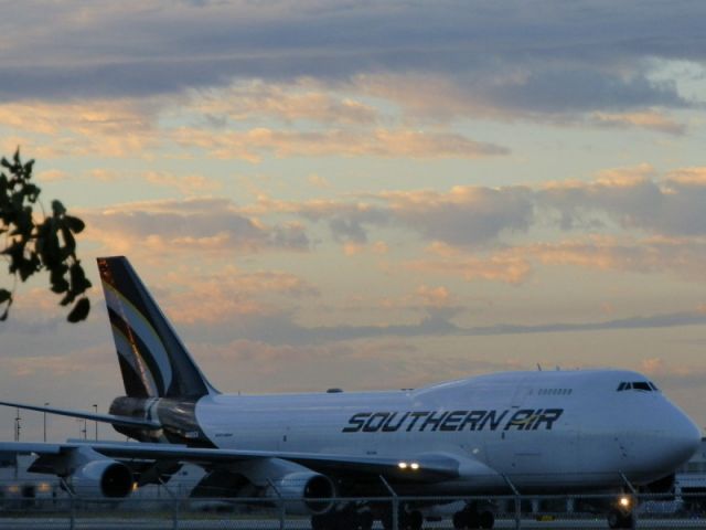 Boeing 747-400 (N400SA)