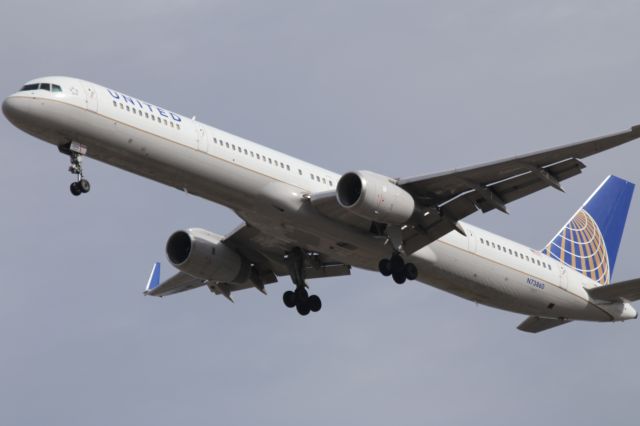 BOEING 757-300 (N73860)