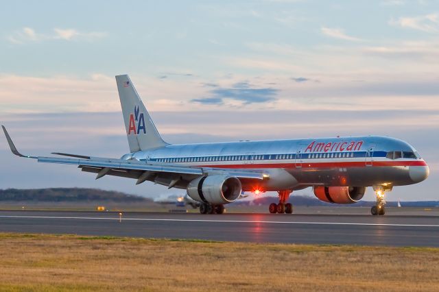 Boeing 757-200 (N618AA) - Twilight beacon shot 33L arrival of the on-time machine on Flightaware.com @ KBOS Logan Airport !