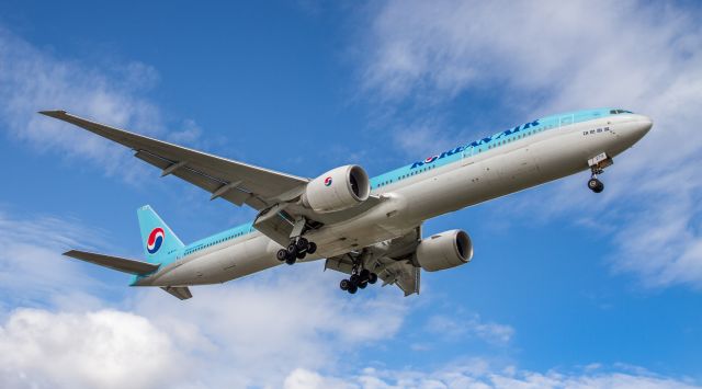 BOEING 777-300 (HL8274)