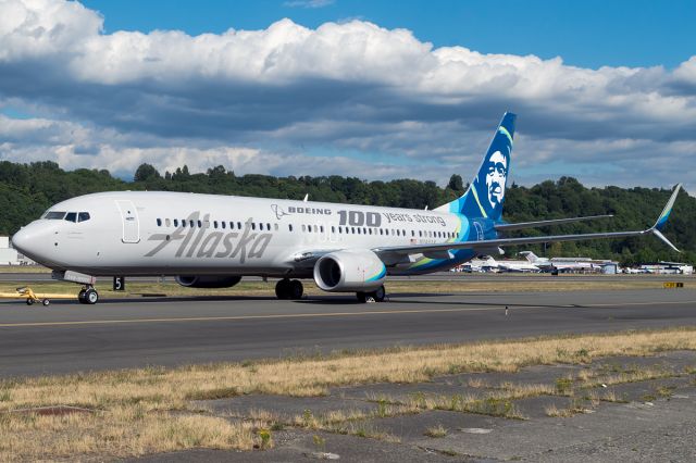 Boeing 737-900 (N248AK)