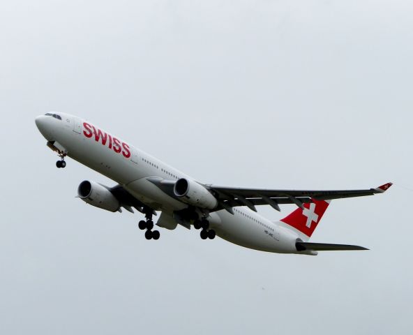 Airbus A330-300 (HB-JHC) - Date 12/06/16 c/n 10291