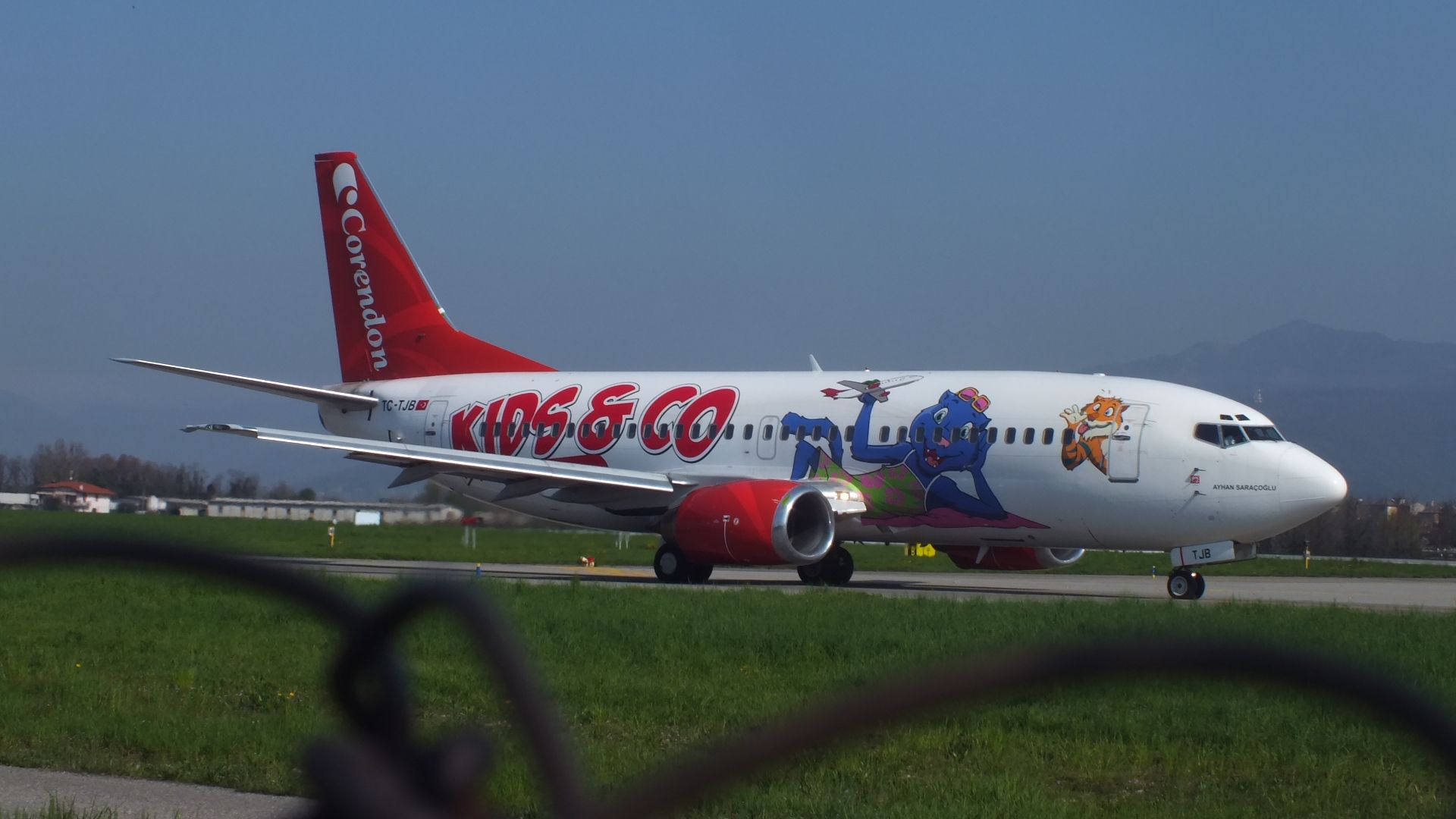 Boeing 737-700 (TC-TJB) - painted in "Kids & Co" special colours