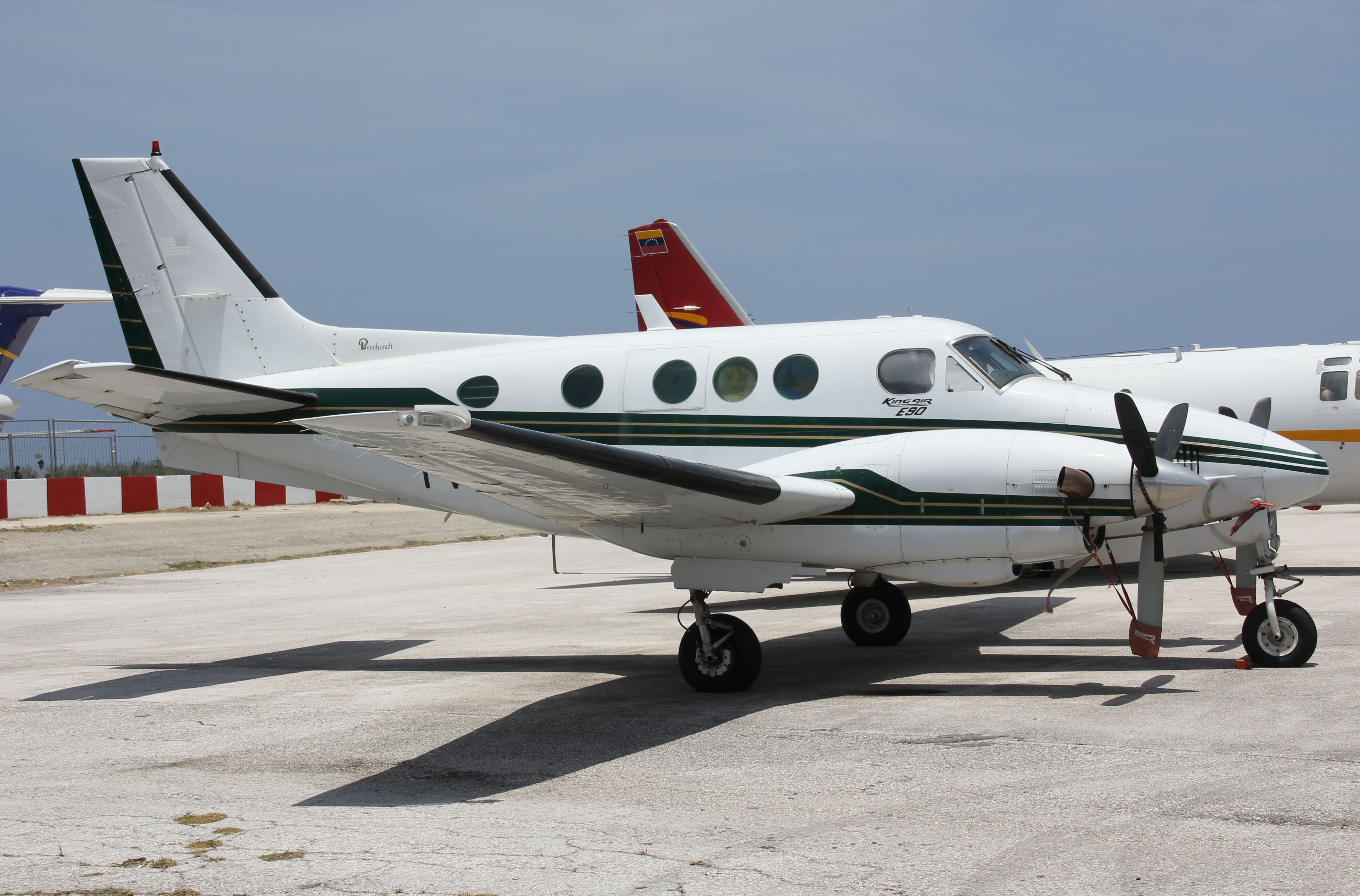 Beechcraft Twin Bonanza (YV-3811)