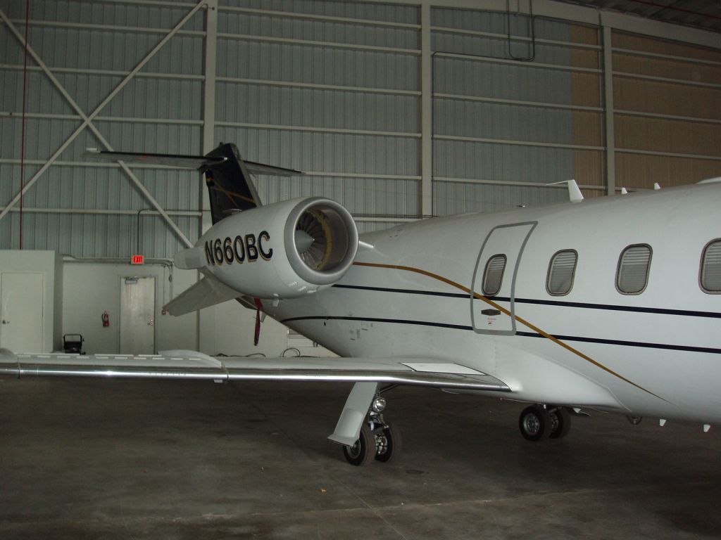 Learjet 60 (N660BC)