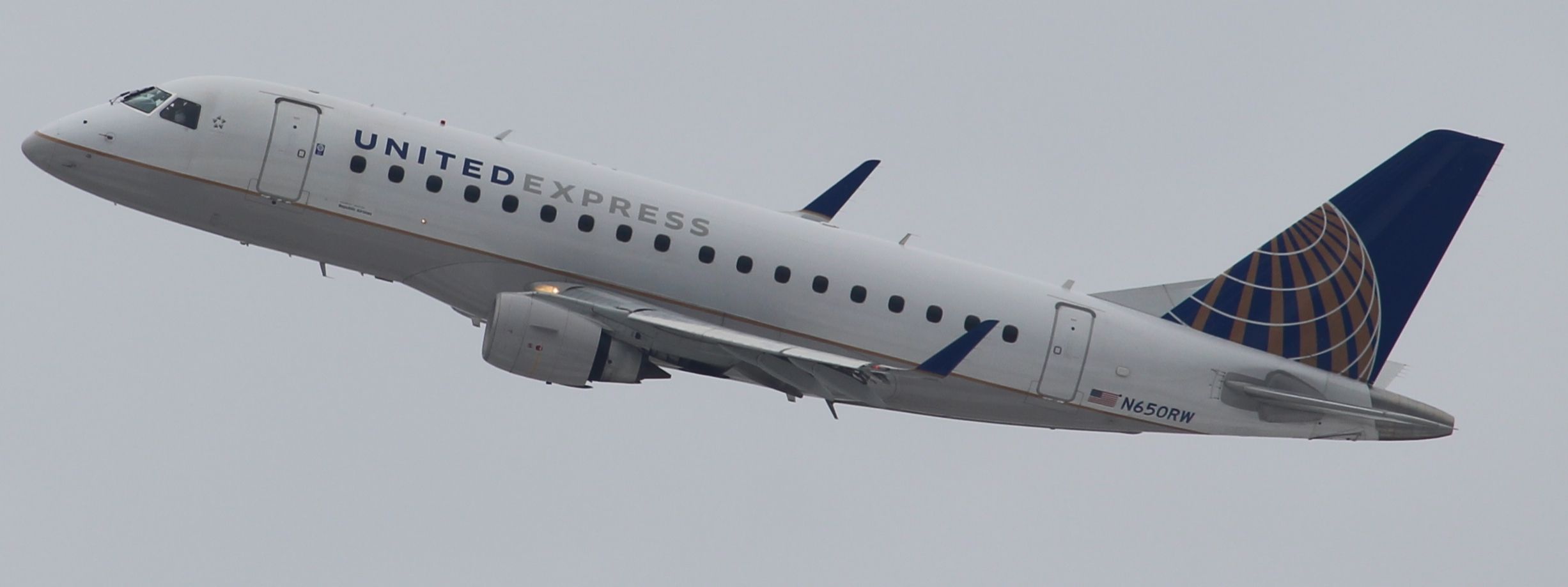 Embraer 170/175 (N650RW)