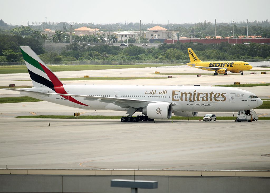 Boeing 777-200 —
