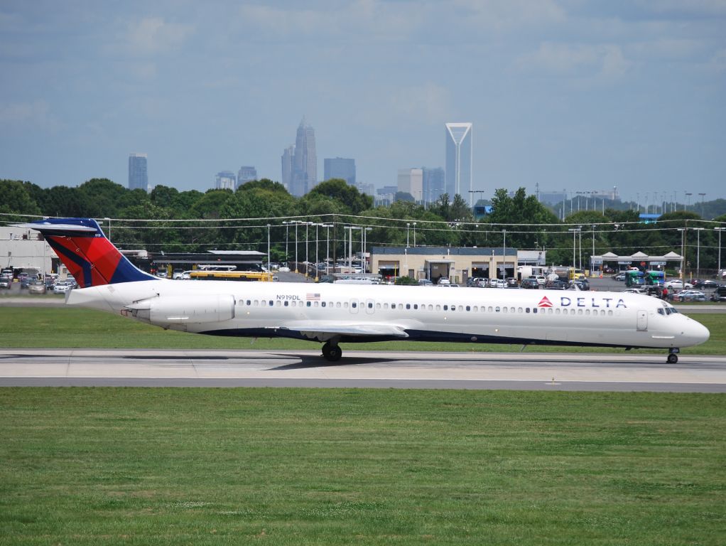 McDonnell Douglas MD-88 (N919DL) - Takeoff roll runway 18C - 6/25/13