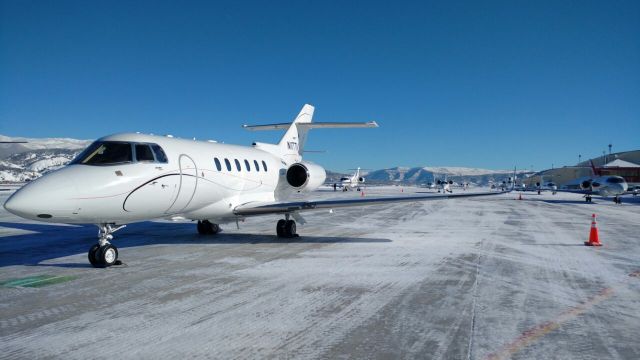 Hawker 800 (N17TV)