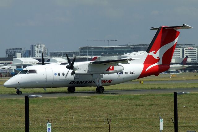 de Havilland Dash 8-200 (VH-TQS) - DHC-8-202 VH-TQS c/n 418 of Qantaslink at Sydney on 2nd January 2018.