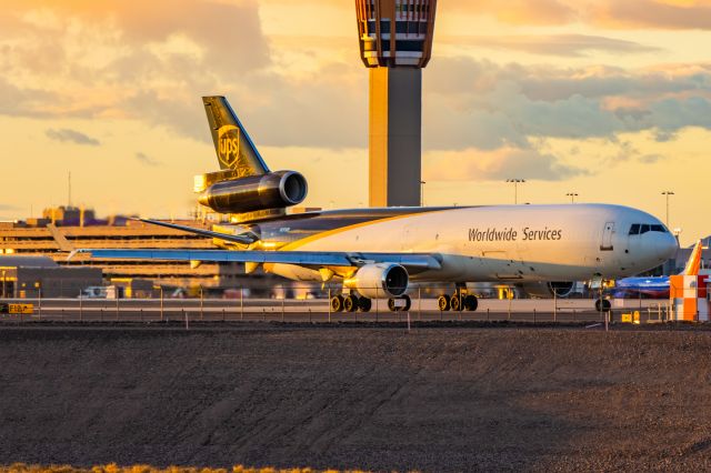 Boeing MD-11 (N293UP) - UPS MD11 taxiing at PHX on 12/13/22. Taken with a Canon R7 and Tamron 70-200 G2 lens.