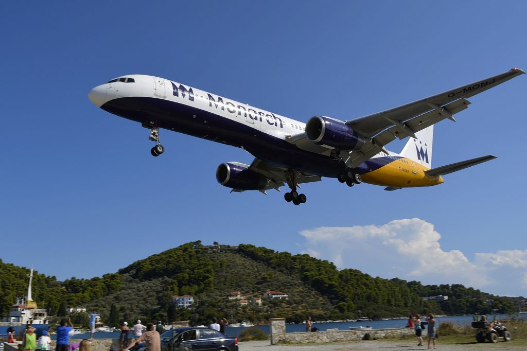 Boeing 757-200 (G-MONJ)