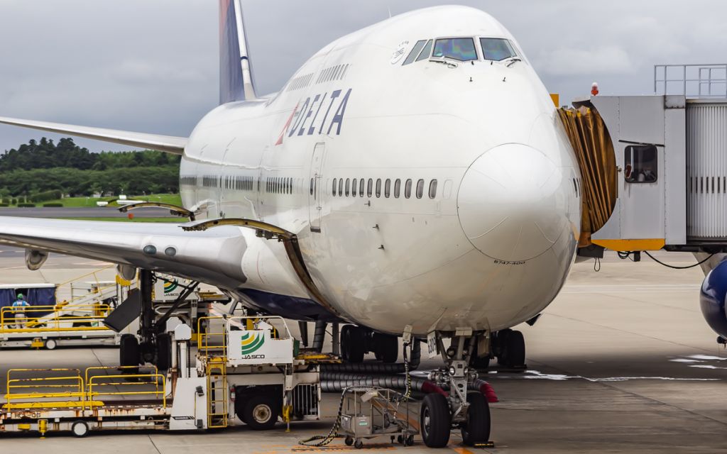 Boeing 747-400 (N669US)