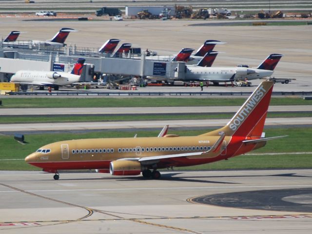 Boeing 737-700 (N714CB) - "Classic" takeoff roll - 6/17/12