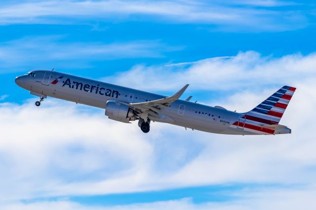 Airbus A321neo (N433AN) - American Airlines A321 neo taking off from PHX on 11/5/22. Taken with a Canon 850D and Tamron 70-200 G2 lens.