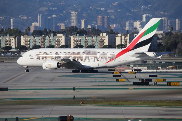 Airbus A380-800 (A6-EOM)