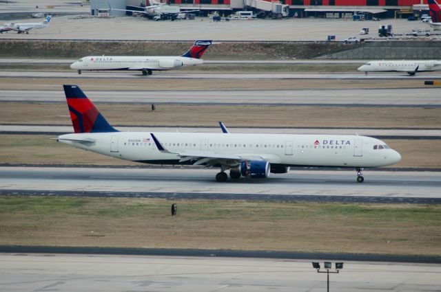 Airbus A321 (N301DN) - This was deltas first A321!