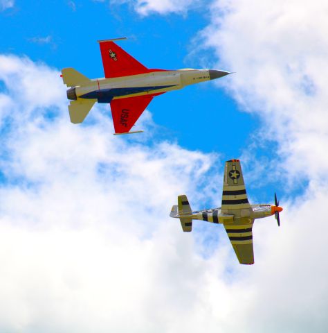 North American P-51 Mustang (N51HY)
