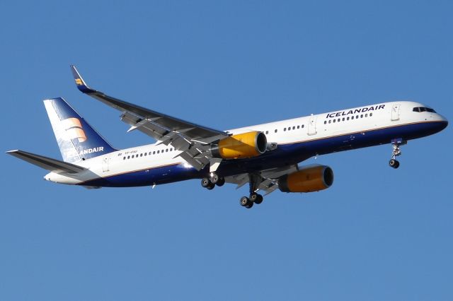 Boeing 757-200 (TF-FIU)