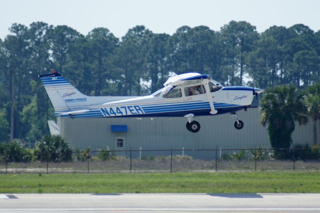 Cessna Skyhawk (N447ER)