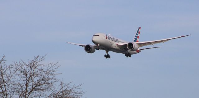 Boeing 787-8 (N870AX) - On final is this 2020 American Airlines Boeing 787-8 Dreamliner from the Autumn of 2020.