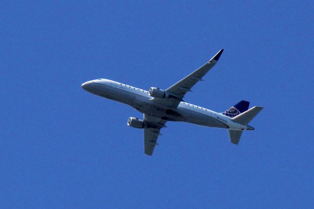 Embraer 170/175 (N732YX) - Flight from Montreal-Trudeau, (CYUL), inbound to Newark Liberty, (KEWR), on 15-June-2016.