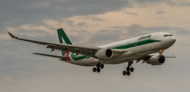 Airbus A330-200 (EI-EJJ)