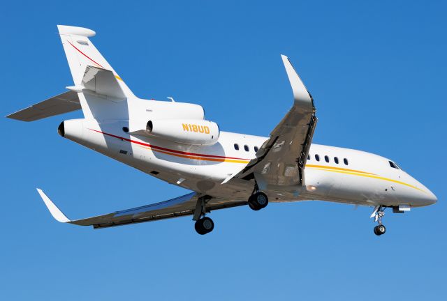 Dassault Falcon 900 (N18UD)