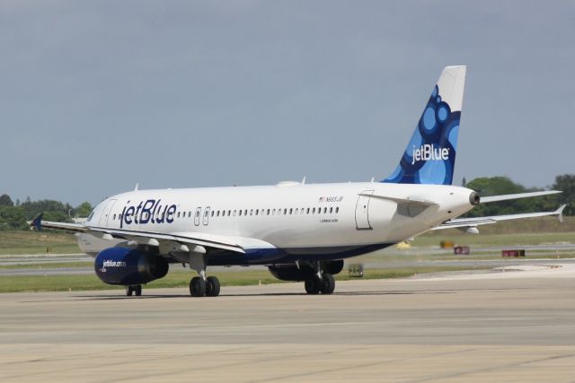 Airbus A320 (N665JB) - JetBlue Flight 164 (N665JB) "Something About Blue" prepares for flight at Sarasota-Bradenton International Airport