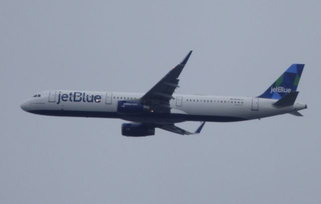 Airbus A321 (N945JT) - Shown here is an Jet Blue Airbus A321 off the coast of Monmouth NJ in the Winter of 2016.