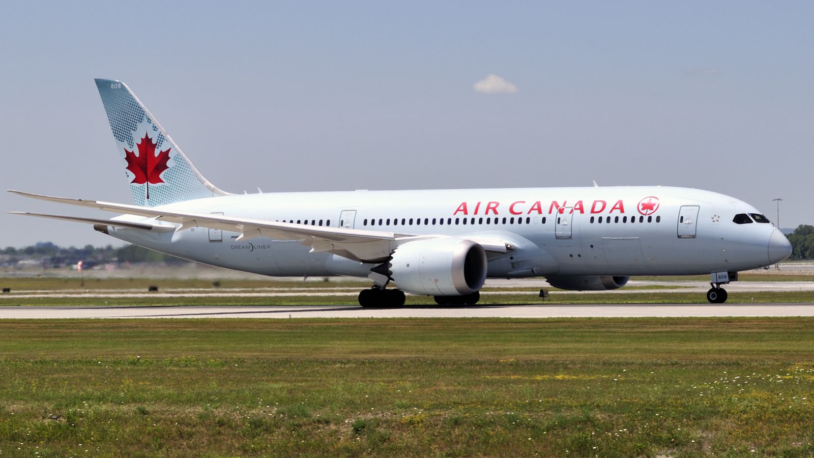 Boeing 787-8 (C-GHQY)