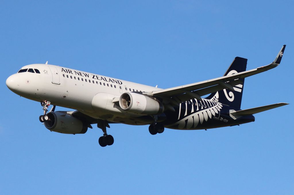 Airbus A320 (ZK-OXM)