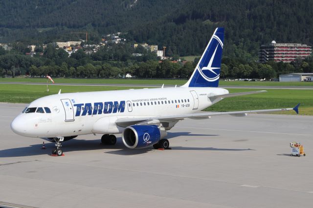 Airbus A318 (YR-ASB)