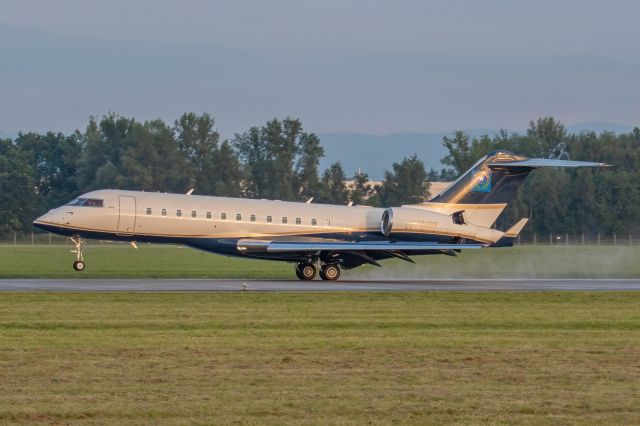 Bombardier Global Express (N702DR)