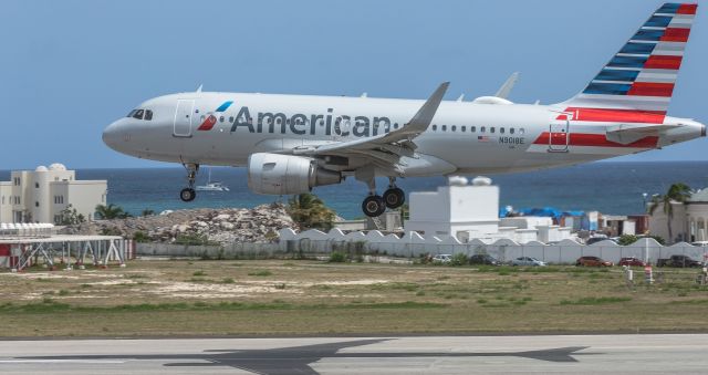 Airbus A319 (N9018E) - American baby bus landing at St Maarten.