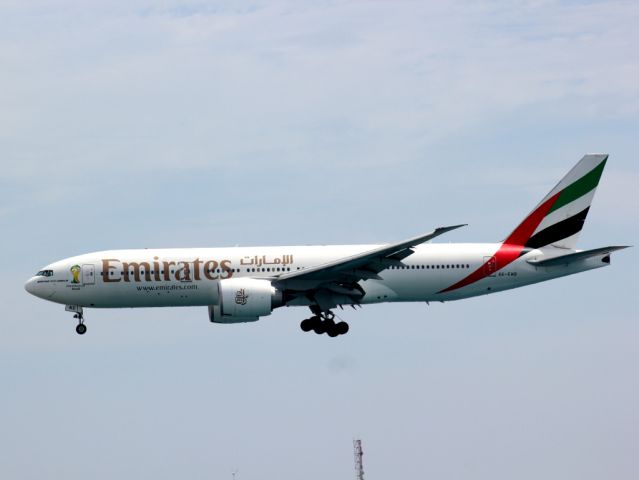 BOEING 777-200LR (A6-EWD)
