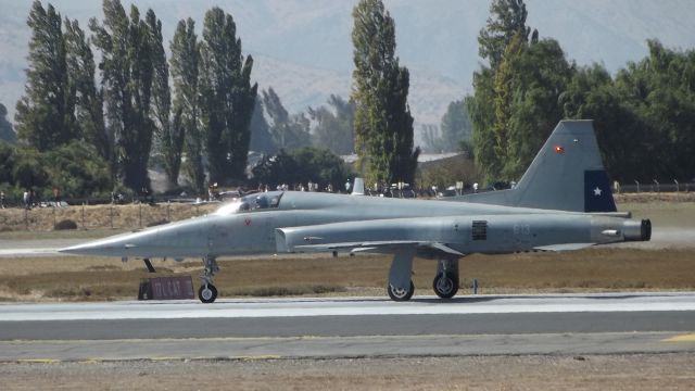 — — - FOTO TOMADA EN AEROPUERTO ARTURO MERINO BENITEZ, SANTIAGO DE CHILE.br /SPOTTER JULIO VILLARROEL MAUNA