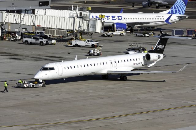 Canadair Regional Jet CRJ-900 (N245LR)