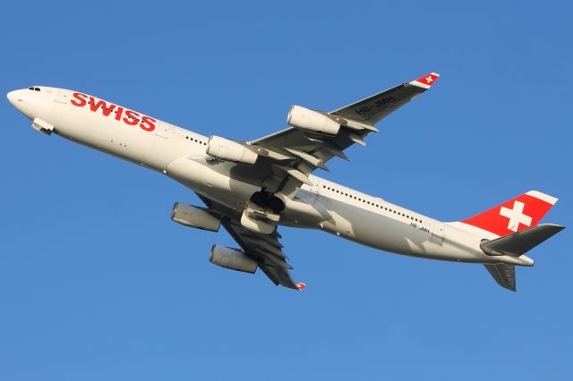 Airbus A340-300 (HB-JMH) - HB-JMH Swiss Airlines Airbus A340-300 taking off from London Heathrow on flight LX333 to Zurich at 14:29 on Sunday 9th January 2022