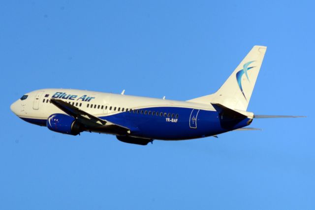 BOEING 737-300 (YR-BAF)