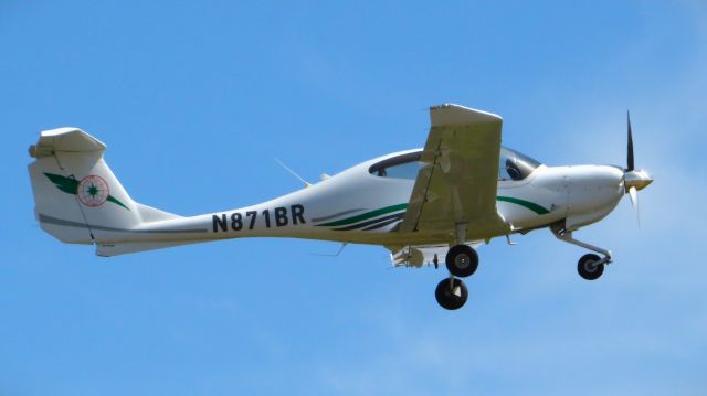 Diamond Star (N871BR) - EVA FLIGHT TRAINING doing touch and goes at KJAQ Westover Feild 