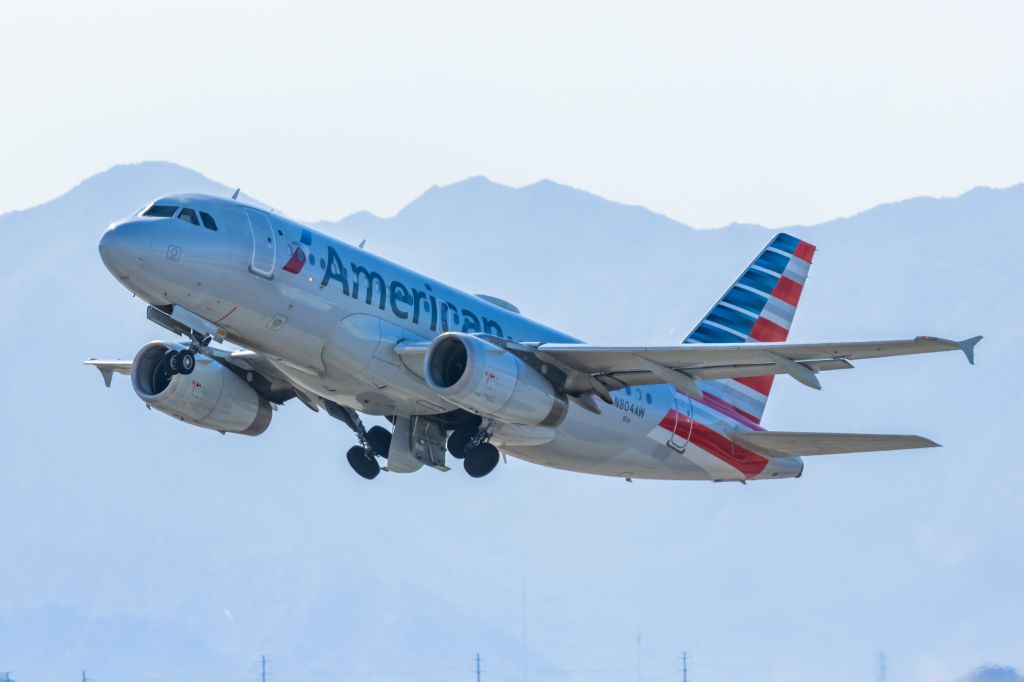 Airbus A319 (N804AW) - An American Airlines A319 taking off from PHX on 2/11/23 during the Super Bowl rush. Taken with a Canon R7 and Canon EF 100-400 II L lens.