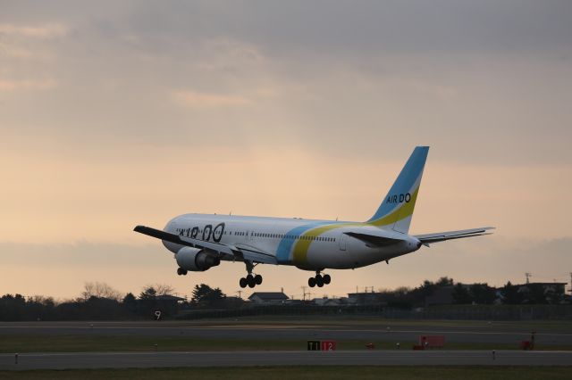 BOEING 767-300 (JA601A) - 17 November 2015:HND-HKD.