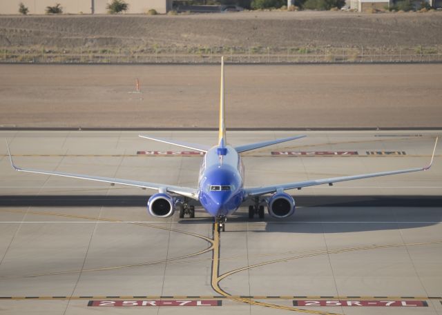 Boeing 737-700 (N7852A)