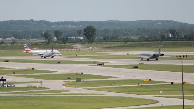 McDonnell Douglas MD-83 (N967TW) - 5/29/18 MD-83 UAL E170 and AE flight all taxiing out for Rwy 14R